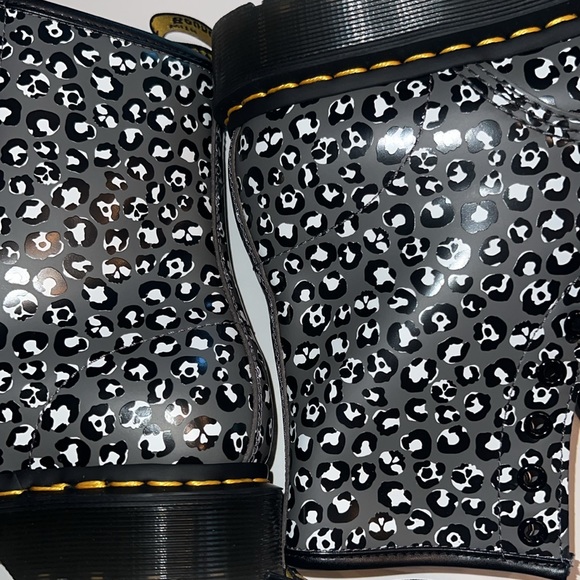 Dr Marten’s 1460 grey leopard print leather boots-Women size 6 & 8-2 pairs-NWOT - Picture 7 of 13